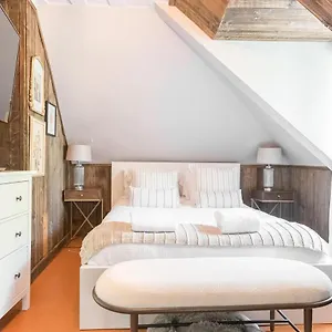 Holiday home Bright Studio In Old With Rustic Feel, Quebec City